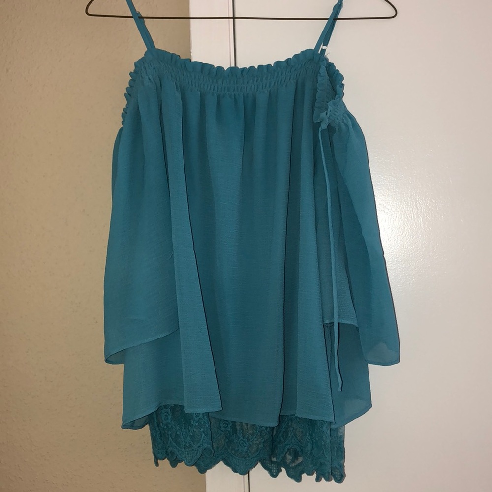 Shoulder top